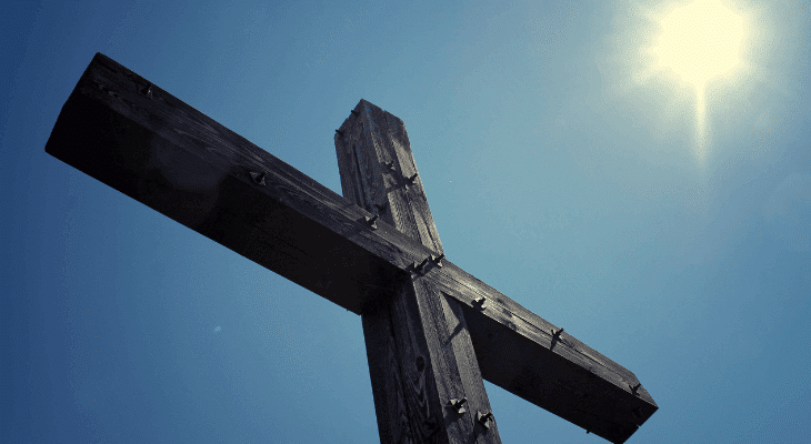 cruce in vis cruce de lemn